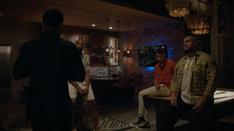 Converse Sneakers in The Game S02E03 The Calm Before the Strike (2022)