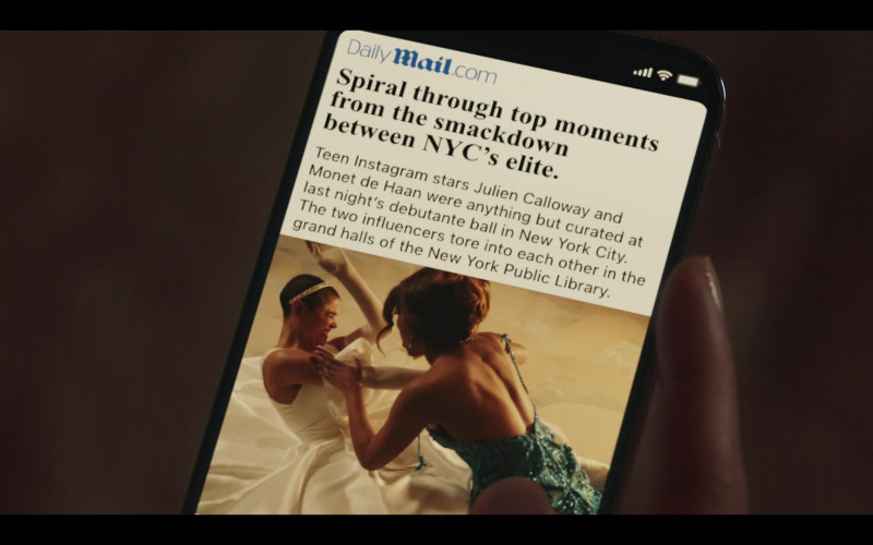 Daily Mail Website in Gossip Girl S02E02 Guess Who’s Coming at Dinner
