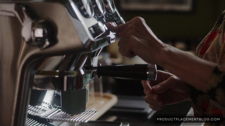 De'Longhi Coffee Machine in Emily in Paris S03E02 What It's All About… (2022)