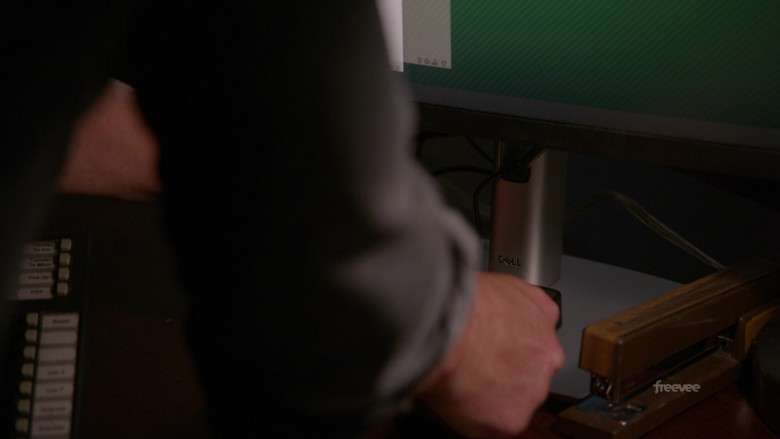 Dell PC Monitor in Leverage Redemption S02E06 The Fractured Job (2022)