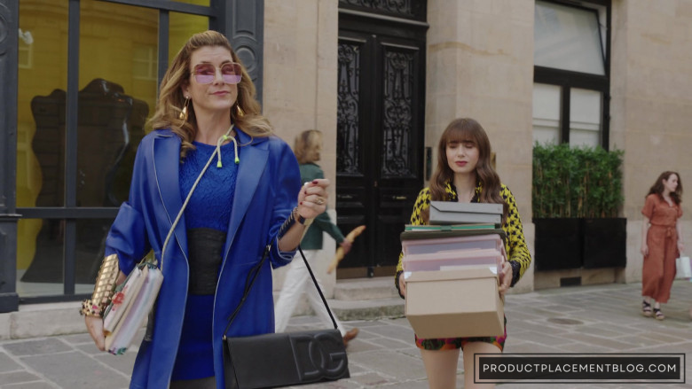 Dolce & Gabbana Bags of Kate Walsh as Madeline Wheeler in Emily in Paris S03E03 Coo D'état (3)
