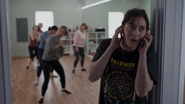 Fairway Market Grocery Store Company T-Shirt Worn by Lizzy Caplan as Libby in Fleishman Is in Trouble S01E04 (1)