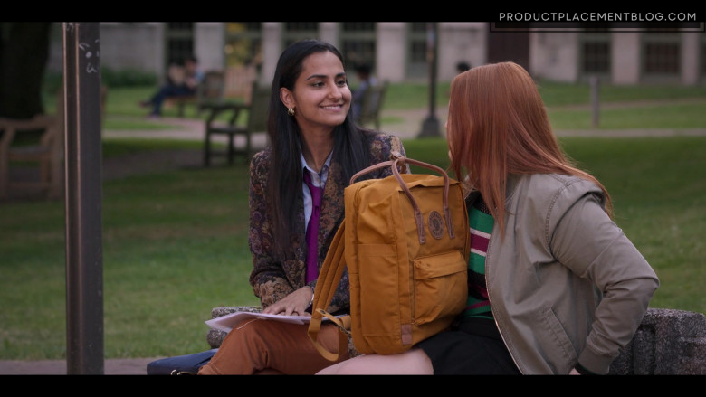 FjallRaven Kanken Backpack in The Sex Lives of College Girls S02E10 The Rooming Lottery (2022)