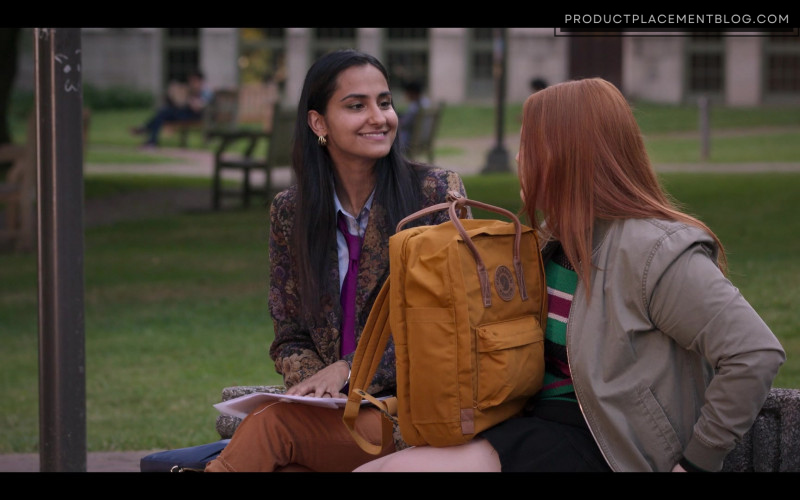 FjallRaven Kanken Backpack in The Sex Lives of College Girls S02E10 The Rooming Lottery (2022)