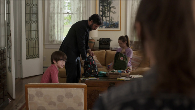 Fjallraven Kanken Classic Backpack in Fleishman Is in Trouble S01E08 The Liver (2022)