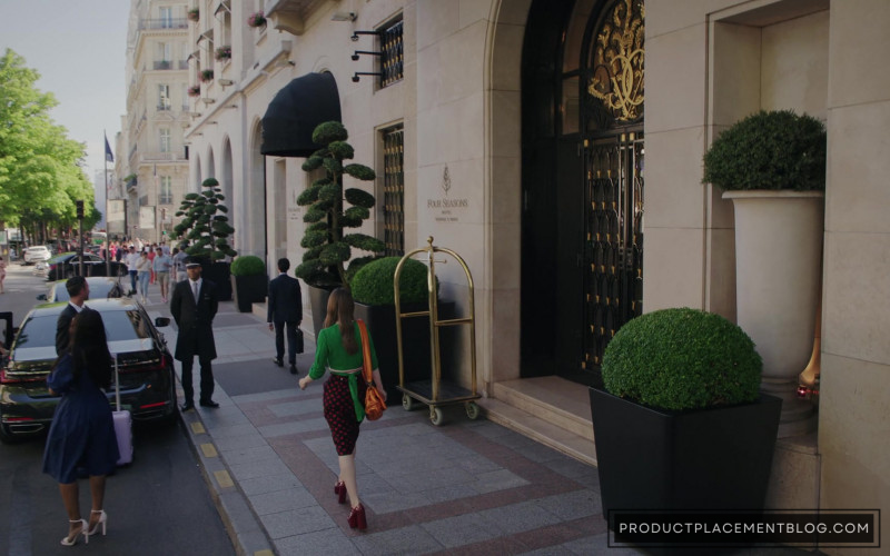 Four Seasons Hotel George V Luxury 5-Star Paris Hotel in Emily in Paris S03E03 Coo D’état (1)