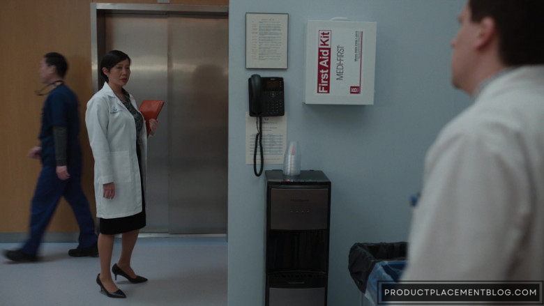 Frigidaire Water Cooler in Fleishman Is in Trouble S01E06 This Is My Enjoyment (2022)