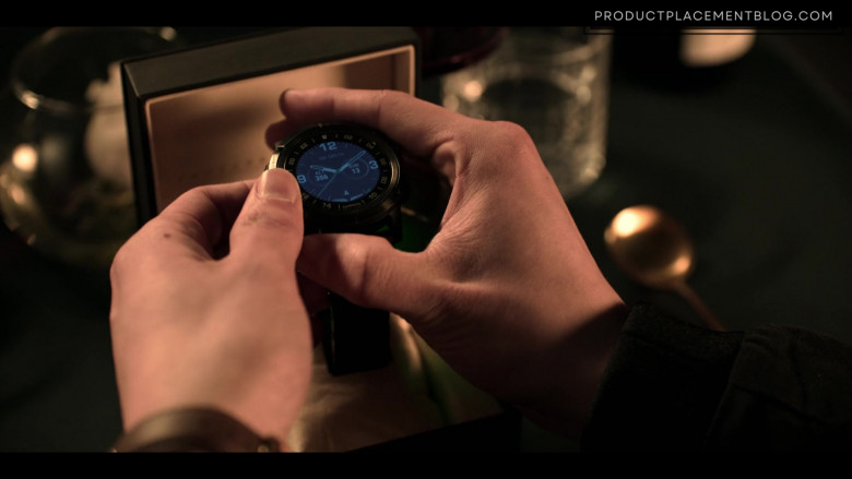 Garmin Smartwatch of Noah Centineo as Owen Hendricks in The Recruit S01E07 I.M.F.T.B.S. (1)