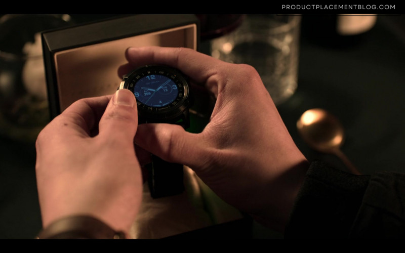 Garmin Smartwatch of Noah Centineo as Owen Hendricks in The Recruit S01E07 "I.M.F.T.B.S." (2022)