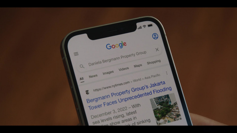 Google Web Search Engine and nytimes.com website in Gossip Girl S02E05 Games, Trains and Automobiles (2022)