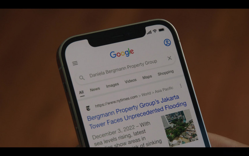 Google Web Search Engine and nytimes.com website in Gossip Girl S02E05 Games, Trains and Automobiles (2022)