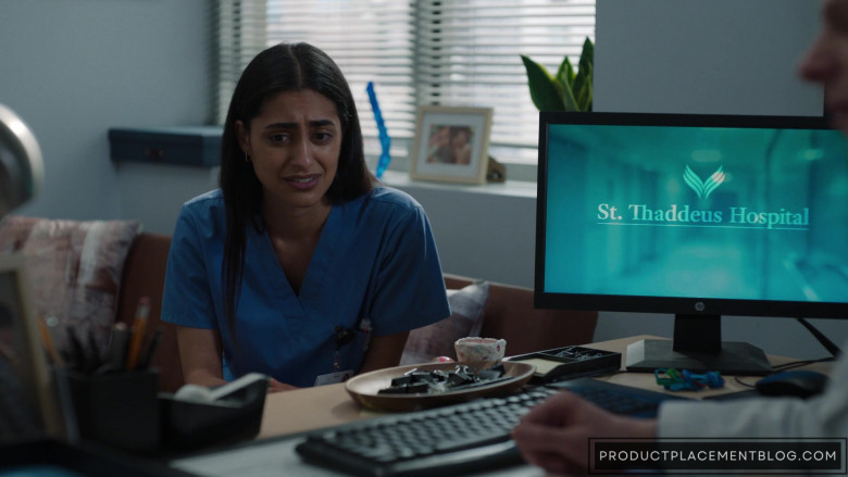 HP Computer Monitor in Fleishman Is in Trouble S01E06 This Is My Enjoyment (2022)