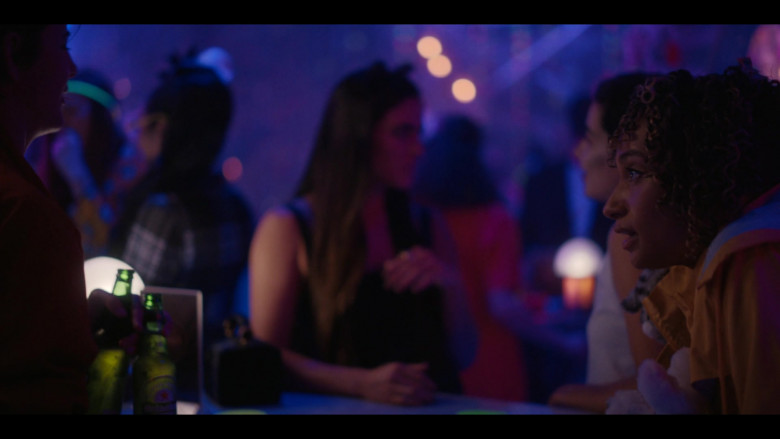 Heineken Beer Bottles in The L Word Generation Q S03E04 Last to Know (1)