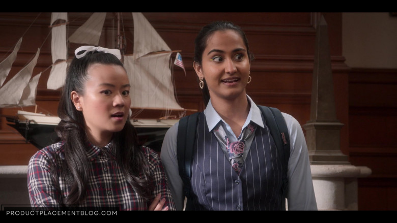 JanSport Backpack of Actress Amrit Kaur as Bela Malhotra in The Sex Lives of College Girls S02E09 Sex & Basketball (2022)