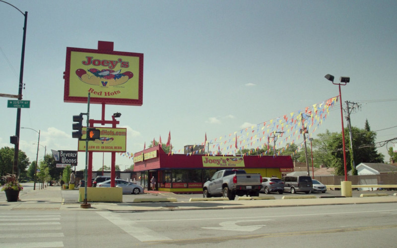 Joey's Red Hots Restaurant in South Side S03E02 College (2022)