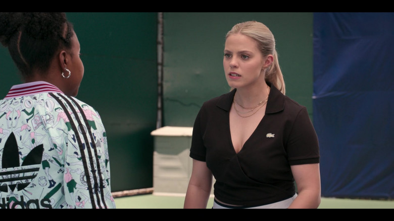 Lacoste Women's Top of Reneé Rapp as Leighton Murray in The Sex Lives of College Girls S02E06 Doppelbanger (1)