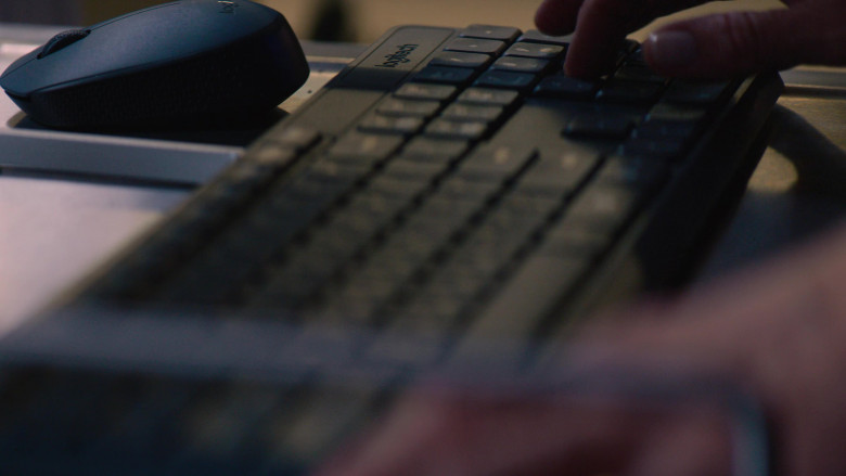 Logitech Mouse and PC Keyboard in NCIS Hawai'i S02E09 Desperate Measures (1)