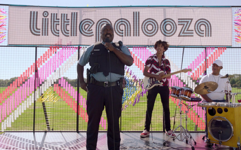 Lollapalooza Music Festival in South Side S03E08 "Littlepalooza" (2022)
