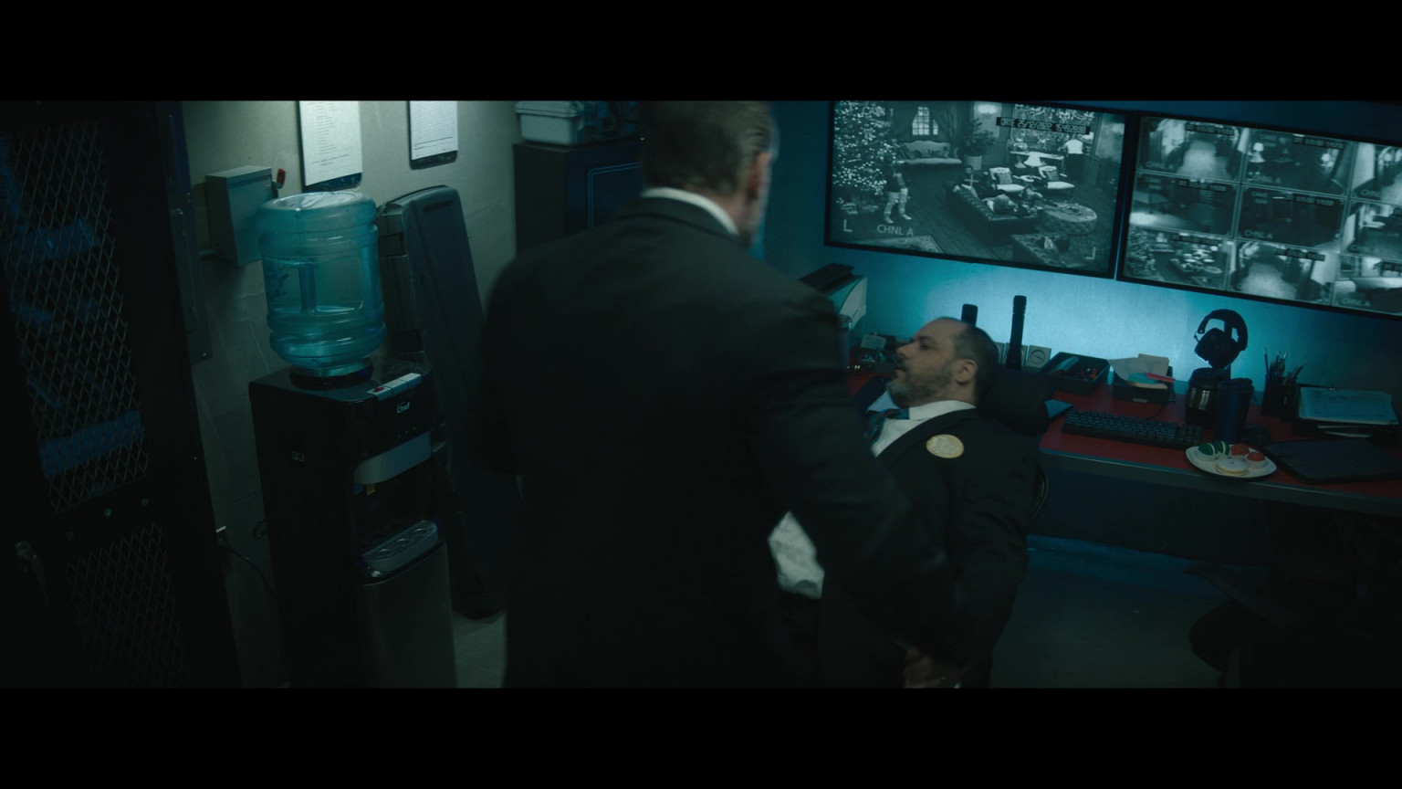 MASTER Chef Water Cooler In Violent Night (2022) MASTER Chef Water Cooler In Violent Night (2022)