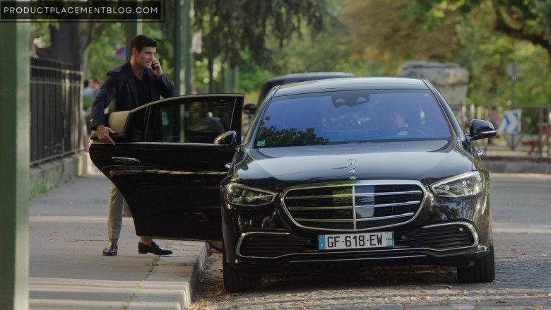 Mercedes-Benz Car in Emily in Paris S03E05 Ooo La La Liste (2022)