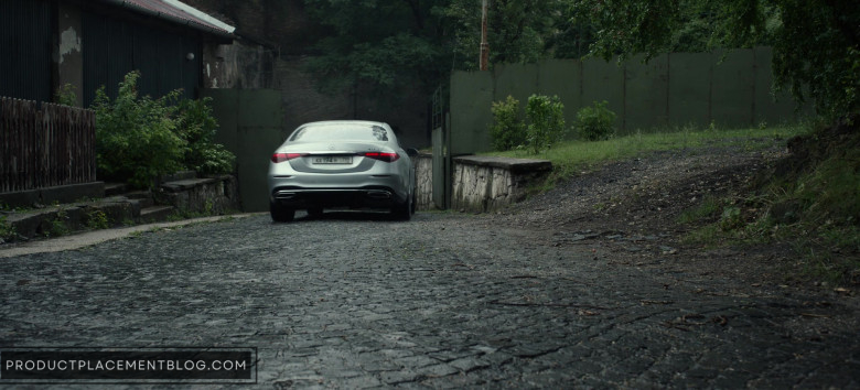 Mercedes-Benz S-Class in Tom Clancy's Jack Ryan S03E08 Star on the Wall (1)