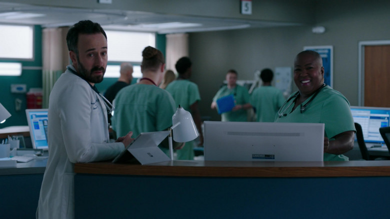 Microsoft Surface Tablets in The Resident S06E09 No Pressure No Diamonds (2)