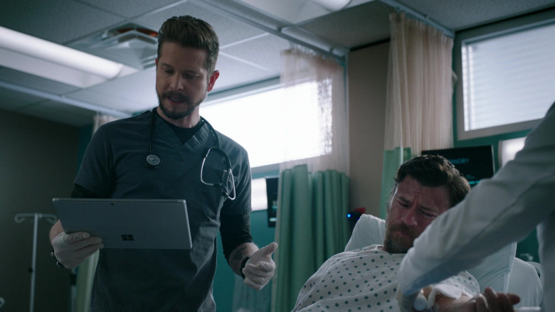 Microsoft Surface Tablets in The Resident S06E09 No Pressure No Diamonds (3)