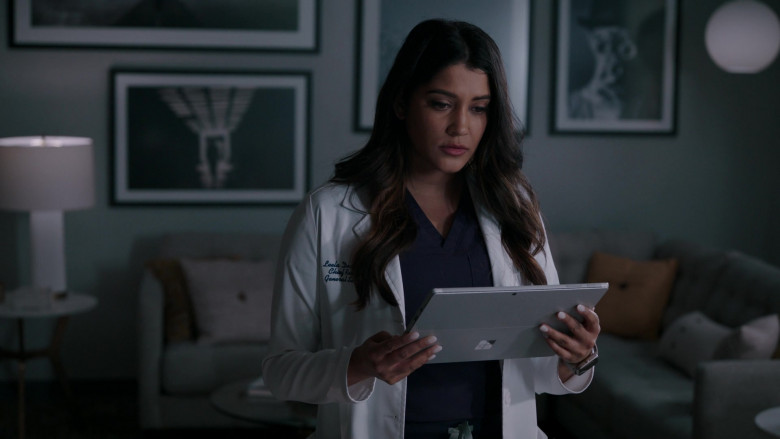 Microsoft Surface Tablets in The Resident S06E09 No Pressure No Diamonds (4)
