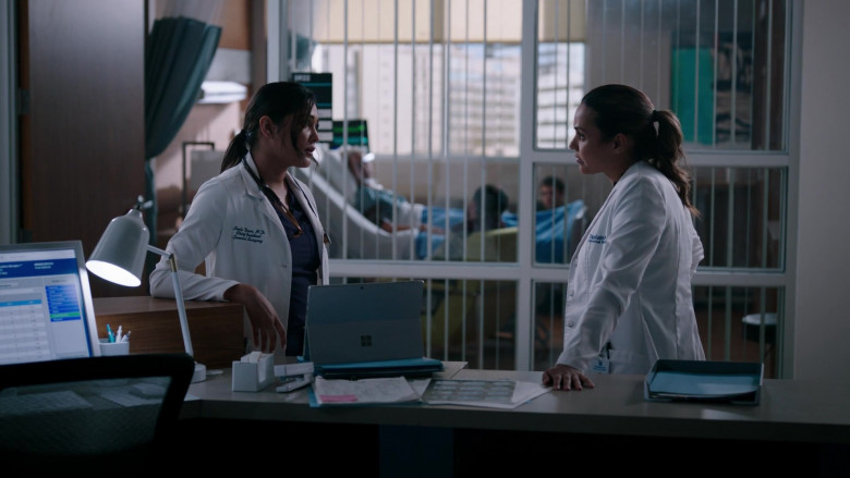 Microsoft Surface Tablets in The Resident S06E10 Family Day (1)