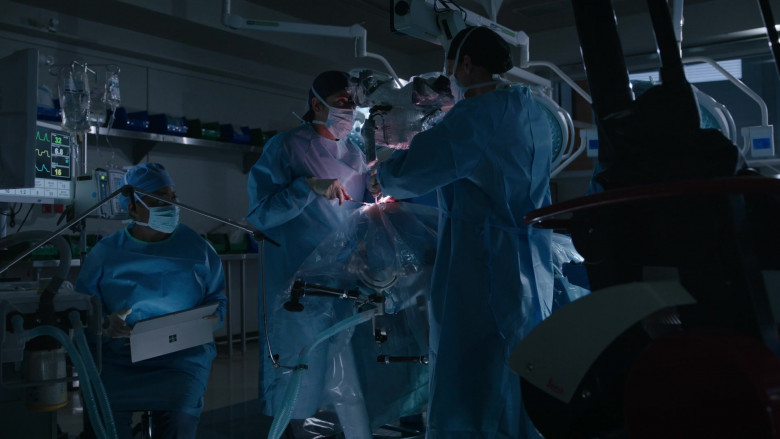Microsoft Surface Tablets in The Resident S06E10 Family Day (3)
