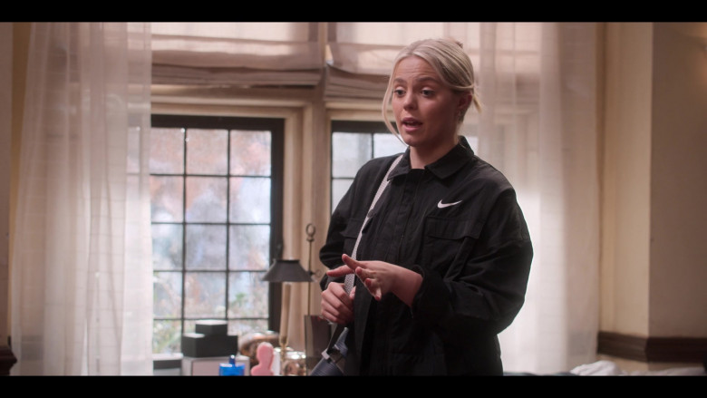Nike Women’s Jacket in The Sex Lives of College Girls S02E06 Doppelbanger (2)