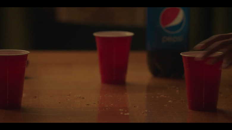 Pepsi Soda Bottle in Gossip Girl S02E02 Guess Who's Coming at Dinner (2)