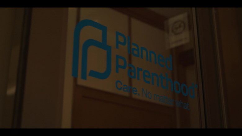 Planned Parenthood Nonprofit Organization in Gossip Girl S02E06 How to Bury a Millionaire
