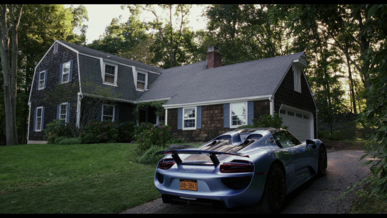 Porsche 918 Spyder Sports Car of Edward Norton as Miles Bron in Glass Onion A Knives Out Mystery Movie (4)