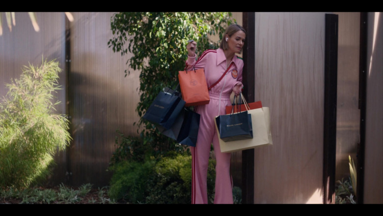 Ralph Lauren and Hermès Paper Bags in The L Word Generation Q S03E06 Questions for the Universe (2022)