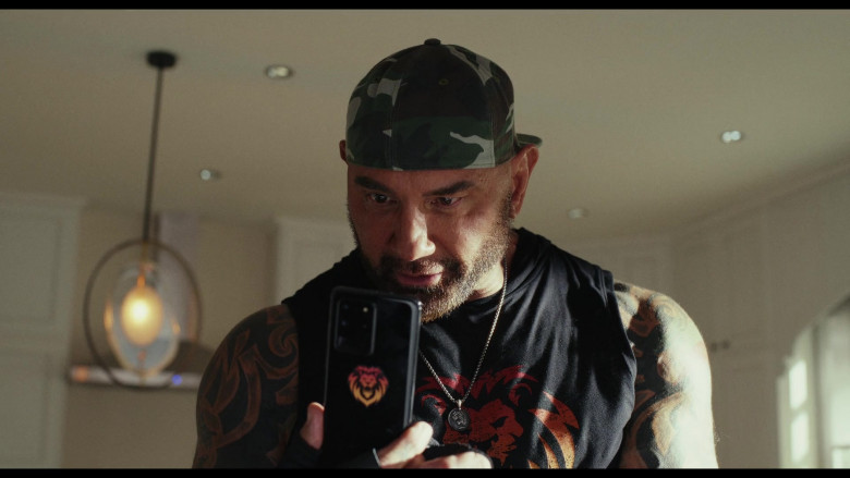 Samsung Galaxy Smartphone Used by Dave Bautista as Duke Cody in Glass Onion A Knives Out Mystery (2)