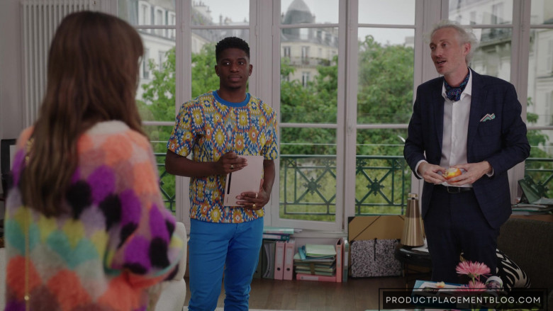 Samsung Galaxy Tablet of Samuel Arnold as Julien in Emily in Paris S03E01 I Have Two Lovers (1)