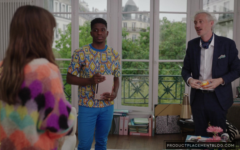 Samsung Galaxy Tablet of Samuel Arnold as Julien in Emily in Paris S03E01 I Have Two Lovers (1)