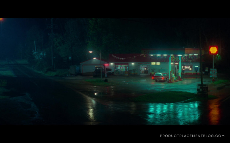 Shell Gas Station in White Noise 2022 Movie (1)