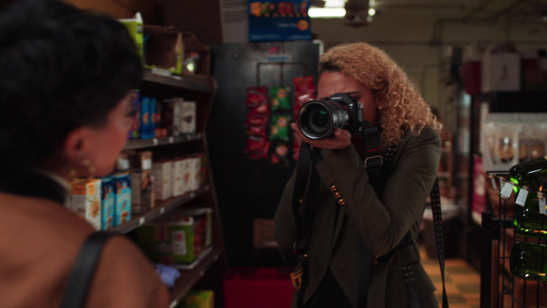 Sony Camera in First Wives Club S03E06 Ask the Lonely (2022)