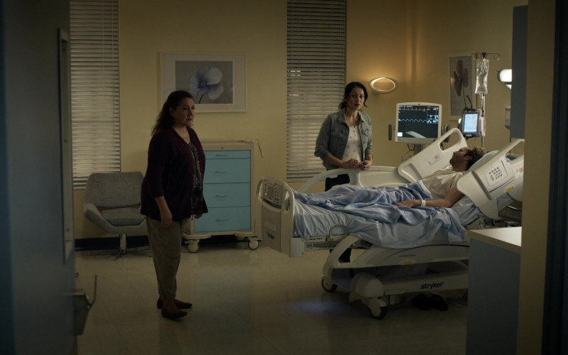 Stryker Hospital Bed in S.W.A.T. S06E08 Guacaine (2022)