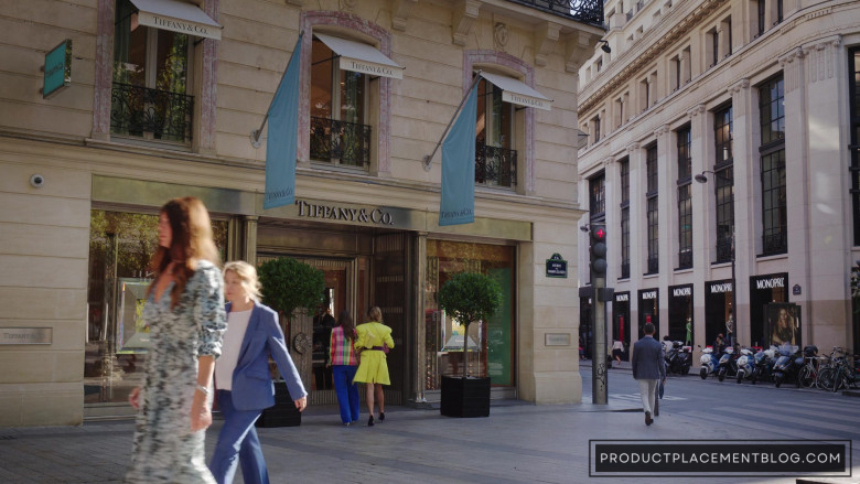 Tiffany & Co. Store in Emily in Paris S03E02 What It's All About…