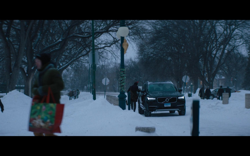 Volvo XC90 Car in Violent Night Movie (1)