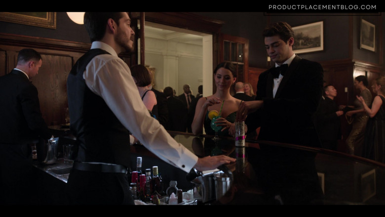 White Claw Hard Seltzer Enjoyed by Noah Centineo as Owen Hendricks in The Recruit S01E04 I.Y.D.I.A.A.C. (1)