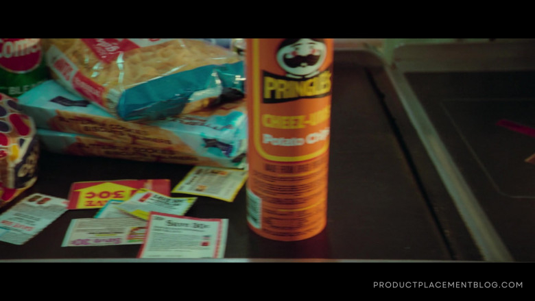 Wonder Bread, Comet and Pringles Chips in White Noise 2022 Movie (2)
