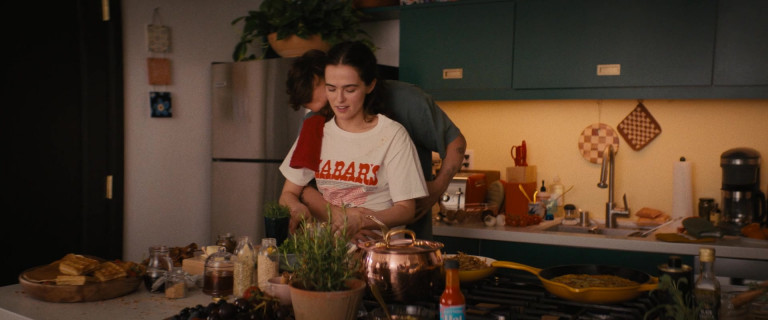 Zabar's Store T-Shirt Worn By Zoey Deutch As Rachel Meyer In Something ...