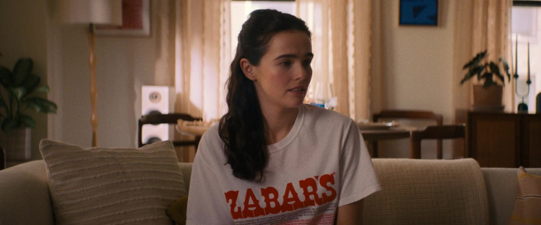 Zabar’s Store T-Shirt Worn by Zoey Deutch as Rachel Meyer in Something from Tiffany’s (5)