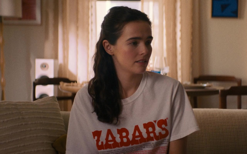 Zabar's Store T-Shirt Worn by Zoey Deutch as Rachel Meyer in Something from Tiffany's (5)