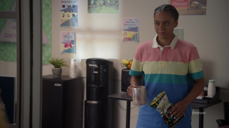 Zapp's Potato Chips Enjoyed by Aleyse Shannon as Breanna Casey in Leverage Redemption S02E09 The Pyramid Job (3)