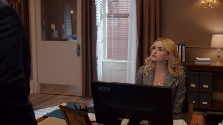 Acer Computer Monitor Used by Brianne Howey in Ginny & Georgia S02E03 What Are You Playing at, Little Girl (3)